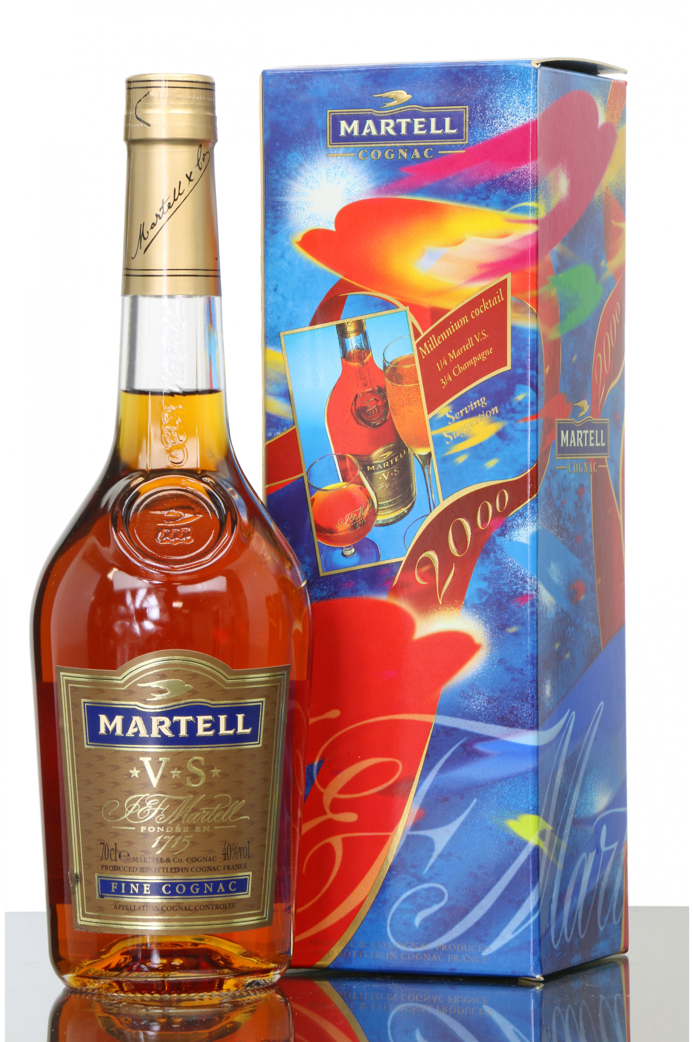 Мартель коньяк цена 0.5. Виски Мартель. Martell v s Fine Cognac. Коньяк Мартель 0,75 250 р. Martell коньяк 300 year Anniversary.