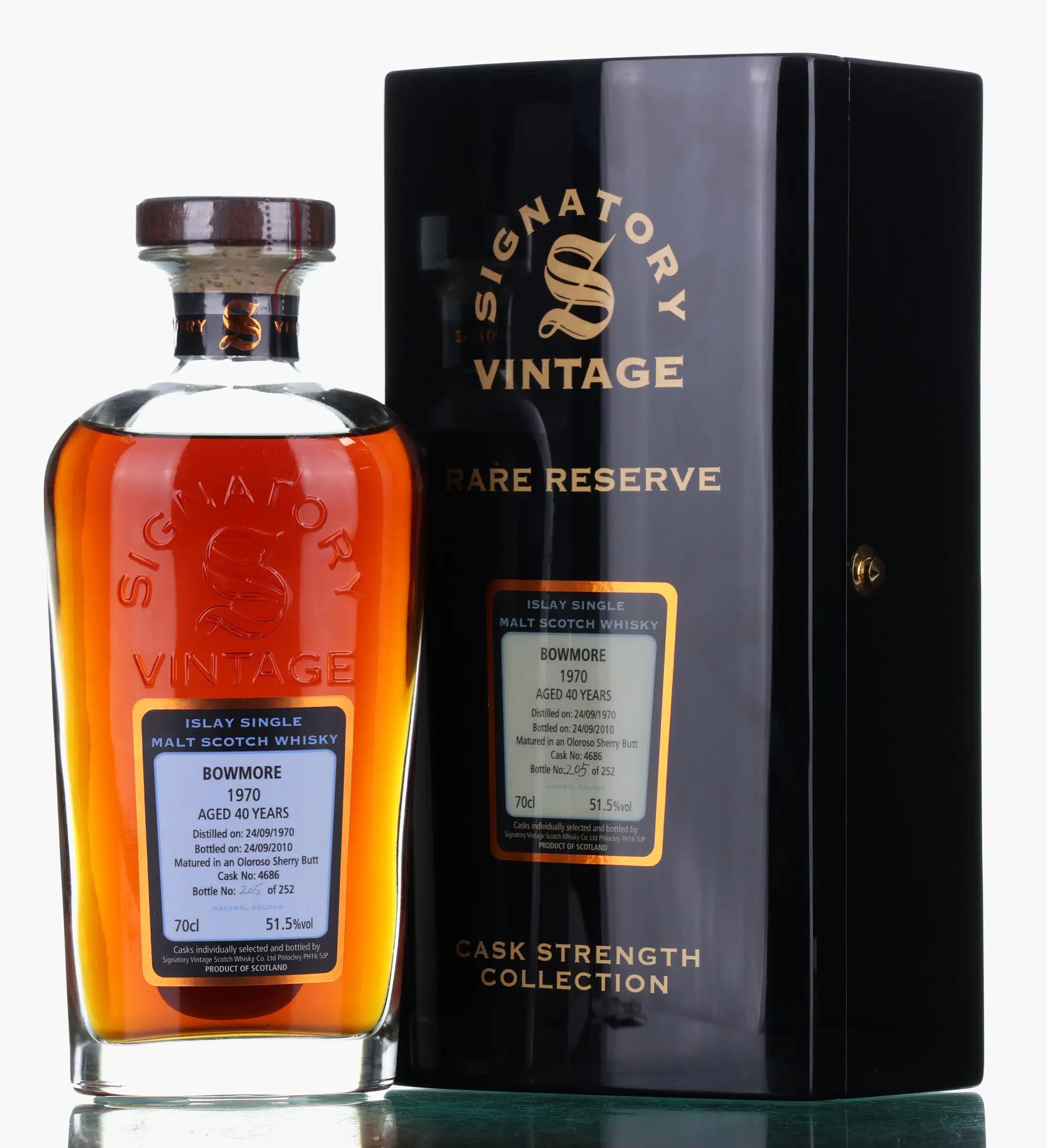Bowmore Cask Strength Collection 40 Year Old, Oloroso Sherry Cask, Cask #4686, 1970, Signatory Vintage, 51.5% whisky bottle