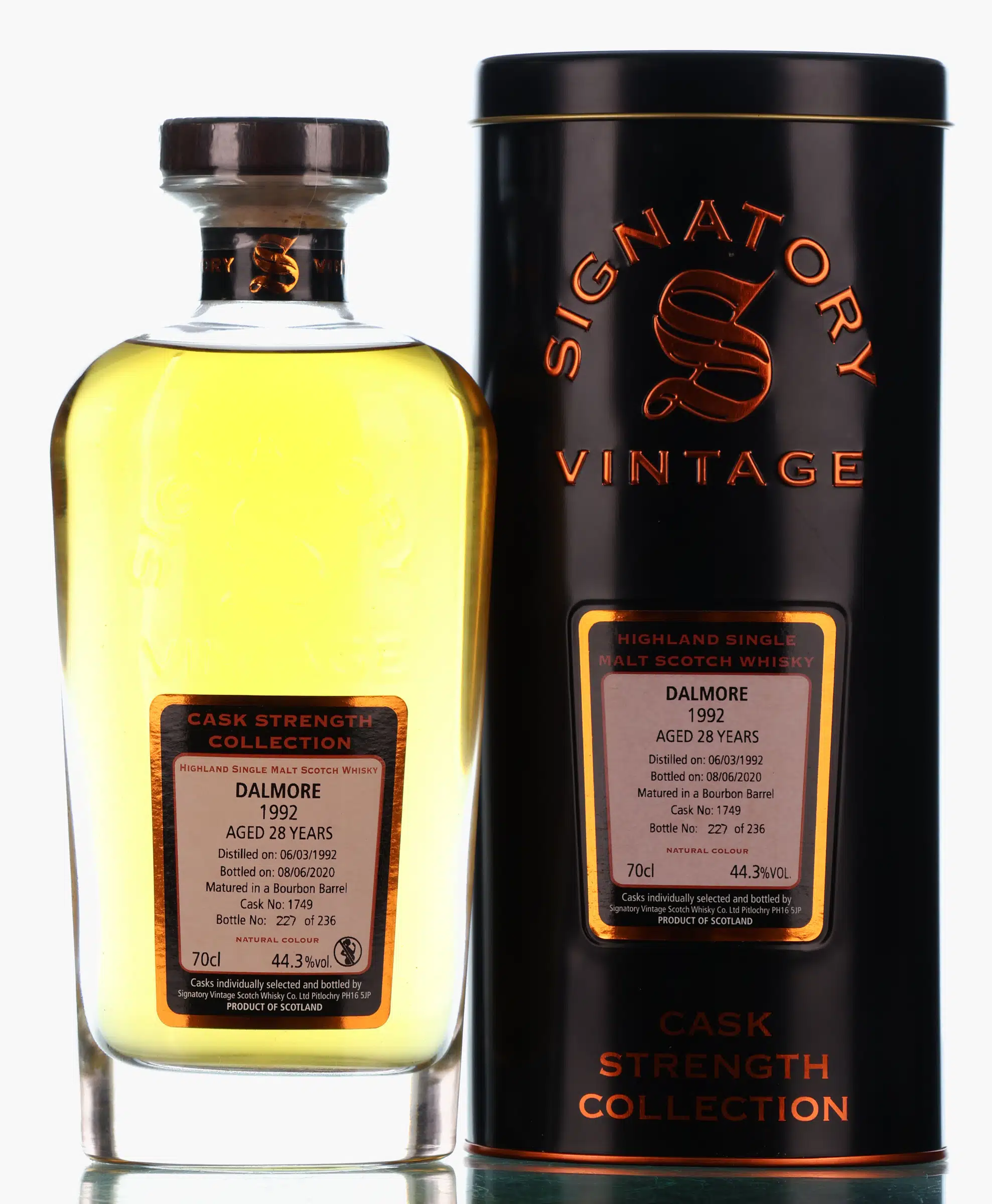 Dalmore Cask Strength Collection 28 Year Old, Bourbon Cask, Cask #1749, 1992, Signatory Vintage, 44.3% whisky bottle
