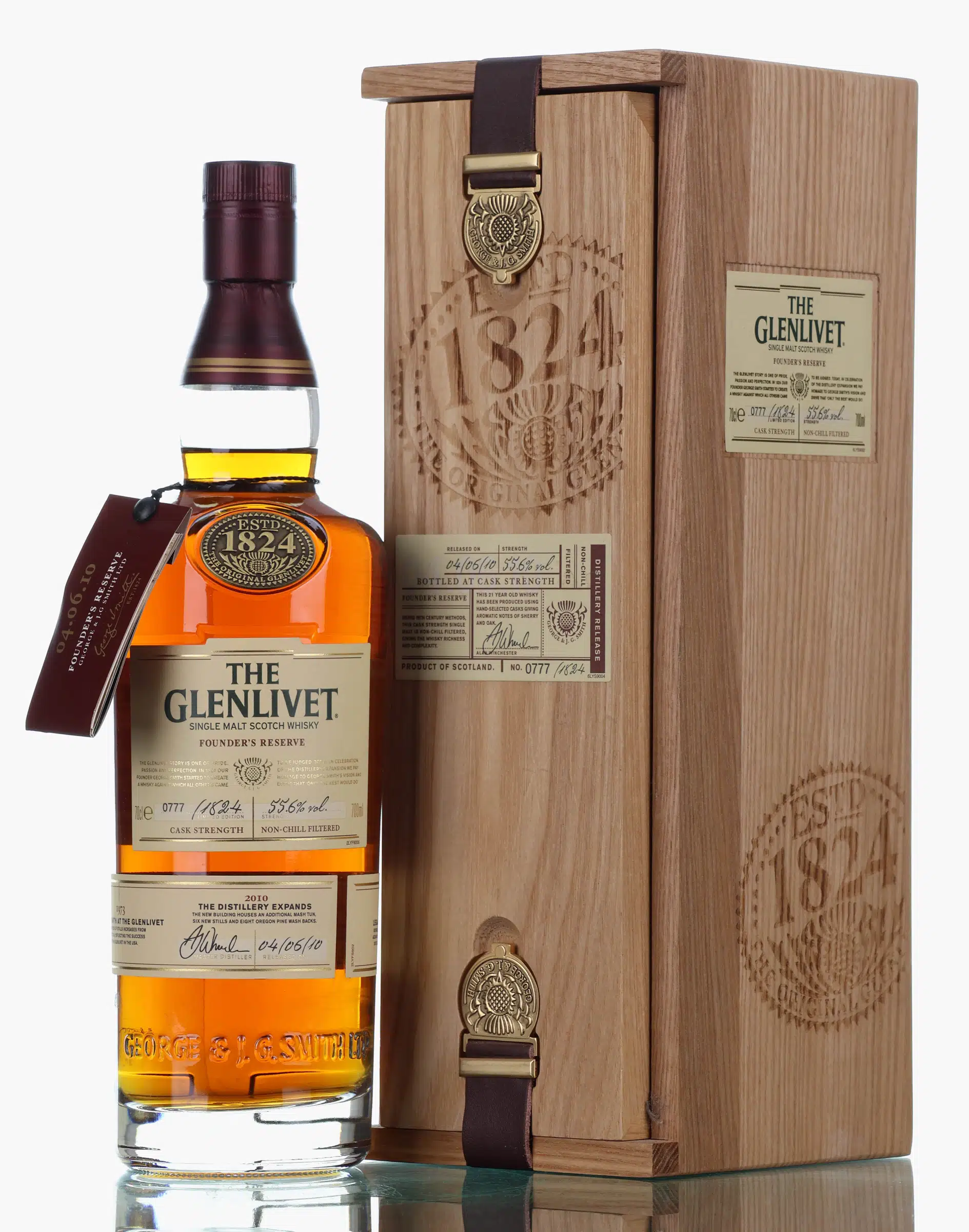 Glenlivet 21 Years Old Founder's Reserve, Oloroso Sherry, Troncais Cognac & Colheita Vintage Port Cask, 2010, 55.6% whisky bottle