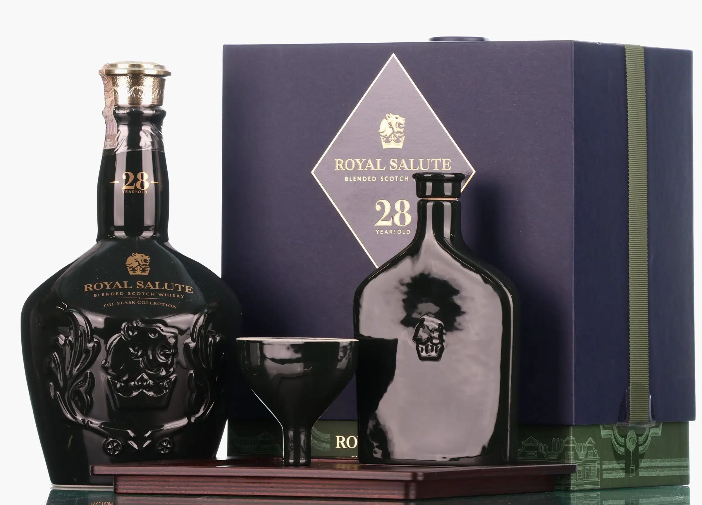 Royal Salute Kew Palace Edition The Flask Collection 28 Year Old, 2018, 40% whisky bottle